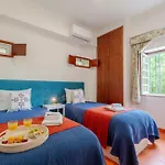 Prázdninový dům Hostwise - Quiet & Modern With Pool & River Tábua
