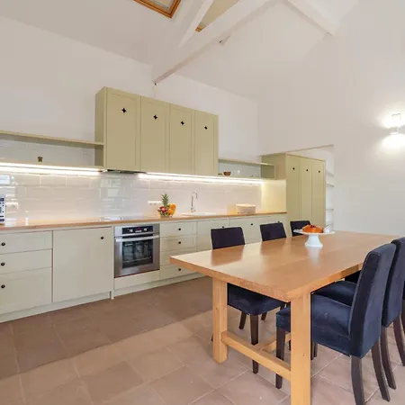 Nyaraló Hostwise - Quiet & Modern With Pool & River