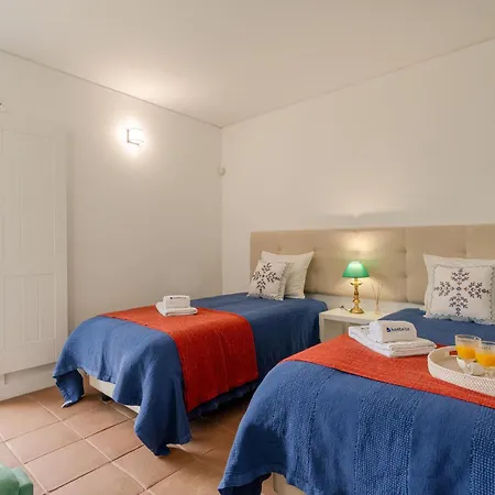 Nyaraló Hostwise - Quiet & Modern With Pool & River *