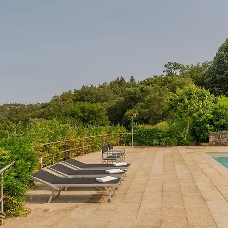 בית נופש Hostwise - Quiet & Modern With Pool & River טבואה