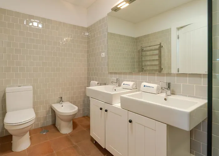 Hostwise - Quiet & Modern With Pool & River Holiday home *