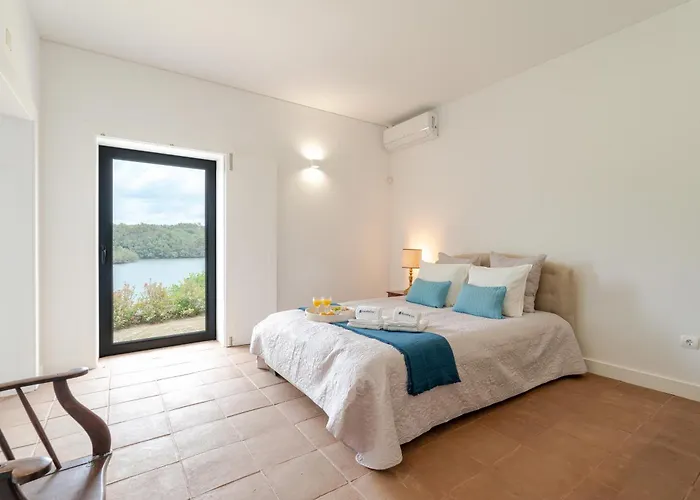 Hostwise - Quiet & Modern With Pool & River 度假居